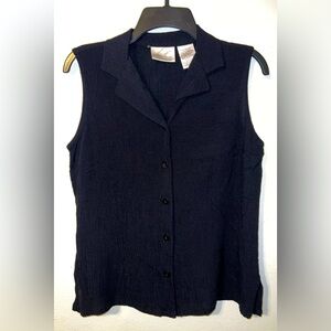 Kathie Lee Collection Women’s Sleeveless Button Up Collared V-Neck Top! Size M.